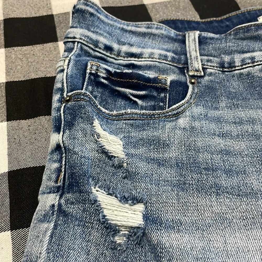 Buckle BKE Denim Jean Shorts Women's Size 36 x 3" Stretch Distressed Fray Hem - Picture 4 of 11
